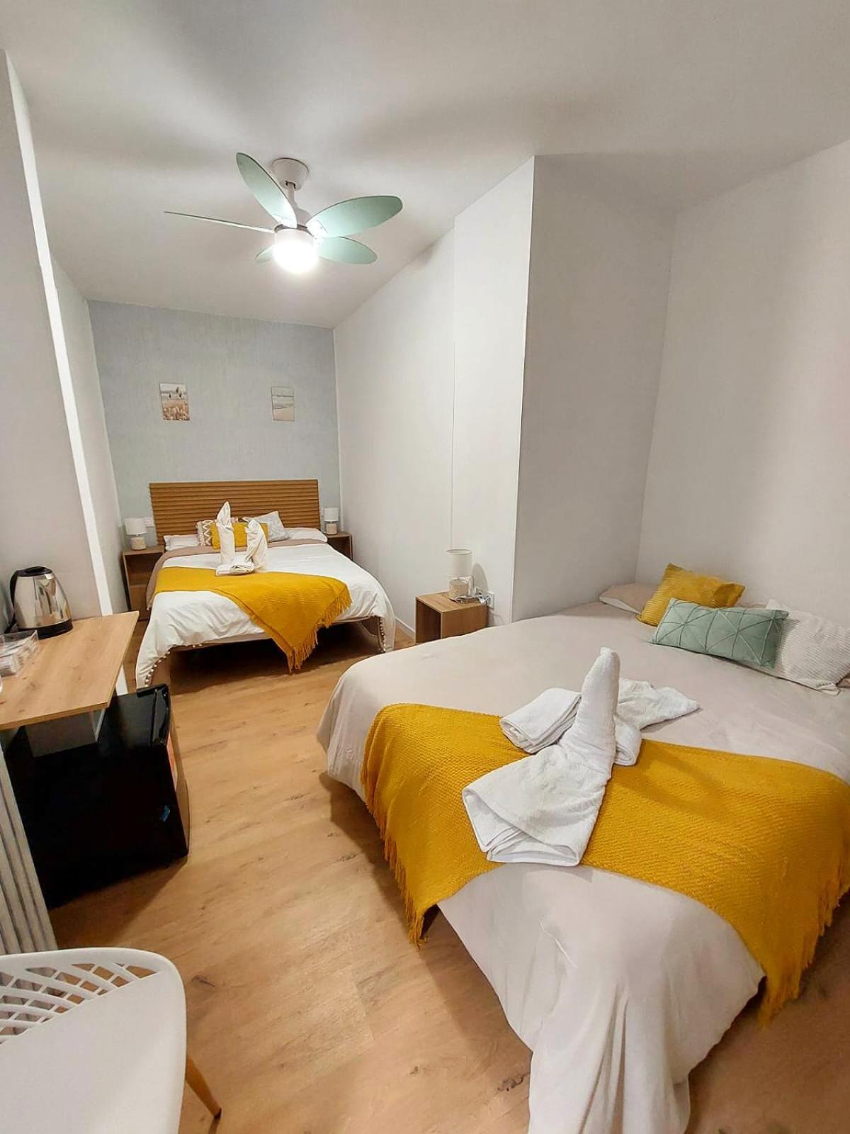 Habitaciones Universal Madrid Exterior foto