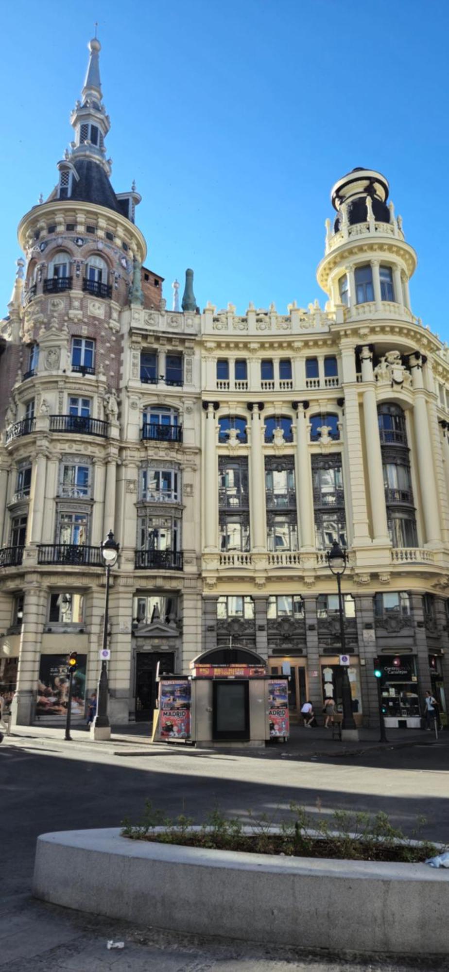 Habitaciones Universal Madrid Exterior foto